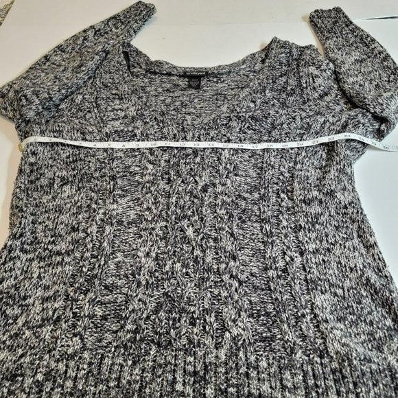 Lane Bryant Sweater, Women 22/24, Black and White, V-Neck, Long Sleeve, GUC - Picture 7 of 10